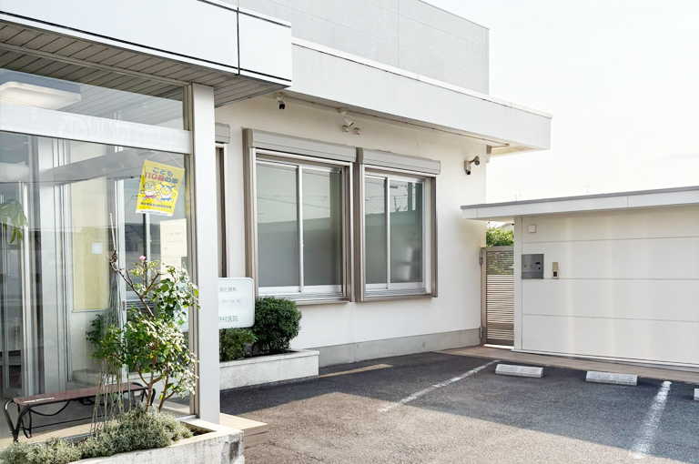 病院の外観の写真